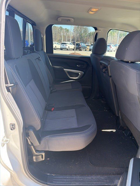 Used 2022 Nissan Titan SV image 23