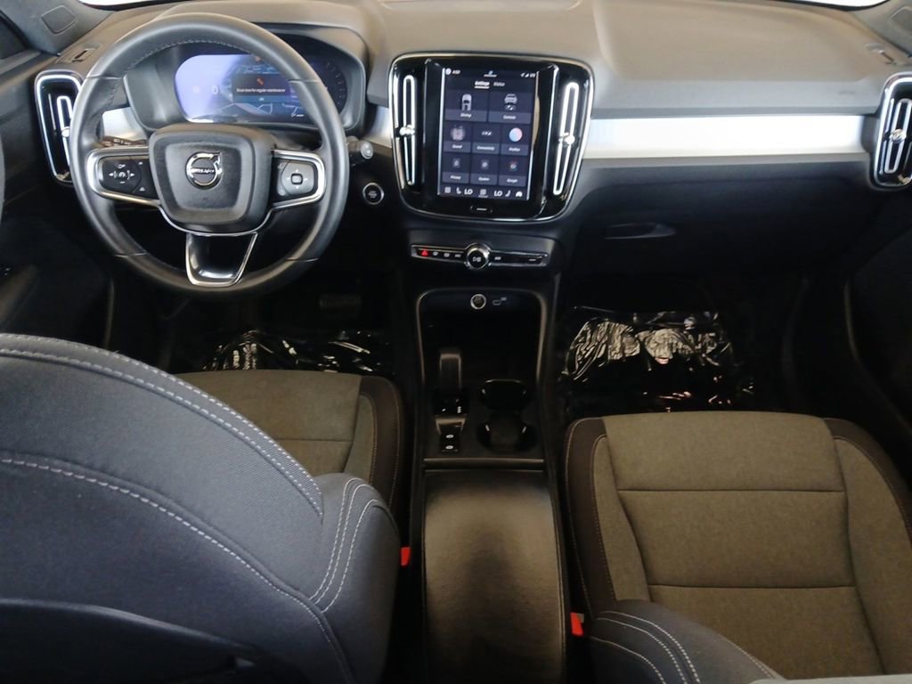 Used 2024 Volvo XC40 B5 Core AWD/4WD image 10