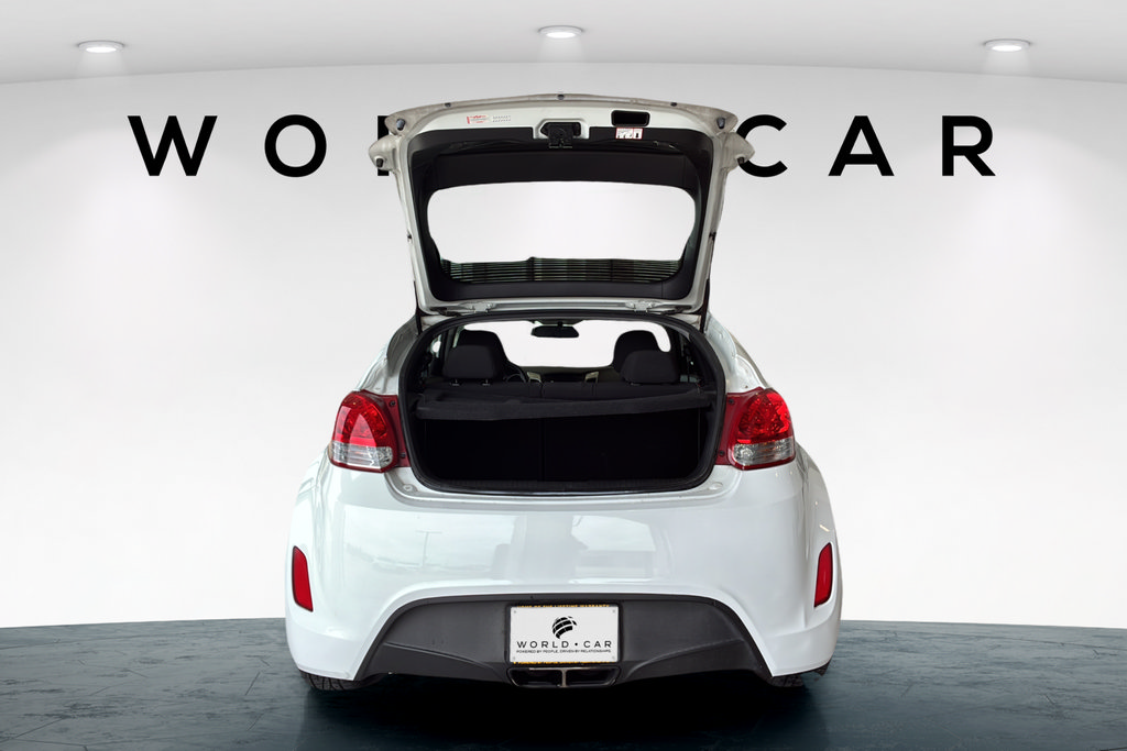 Used 2016 Hyundai Veloster FWD image 18