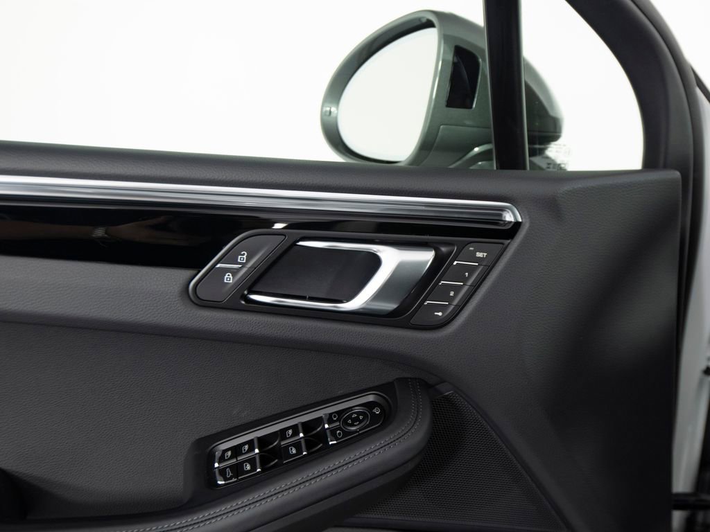New 2026 Porsche Macan Turbo image 20