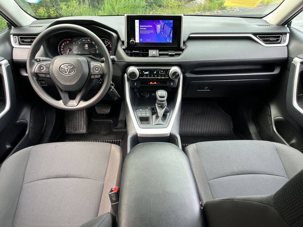 Used 2025 Toyota RAV4 LE AWD/4WD image 13
