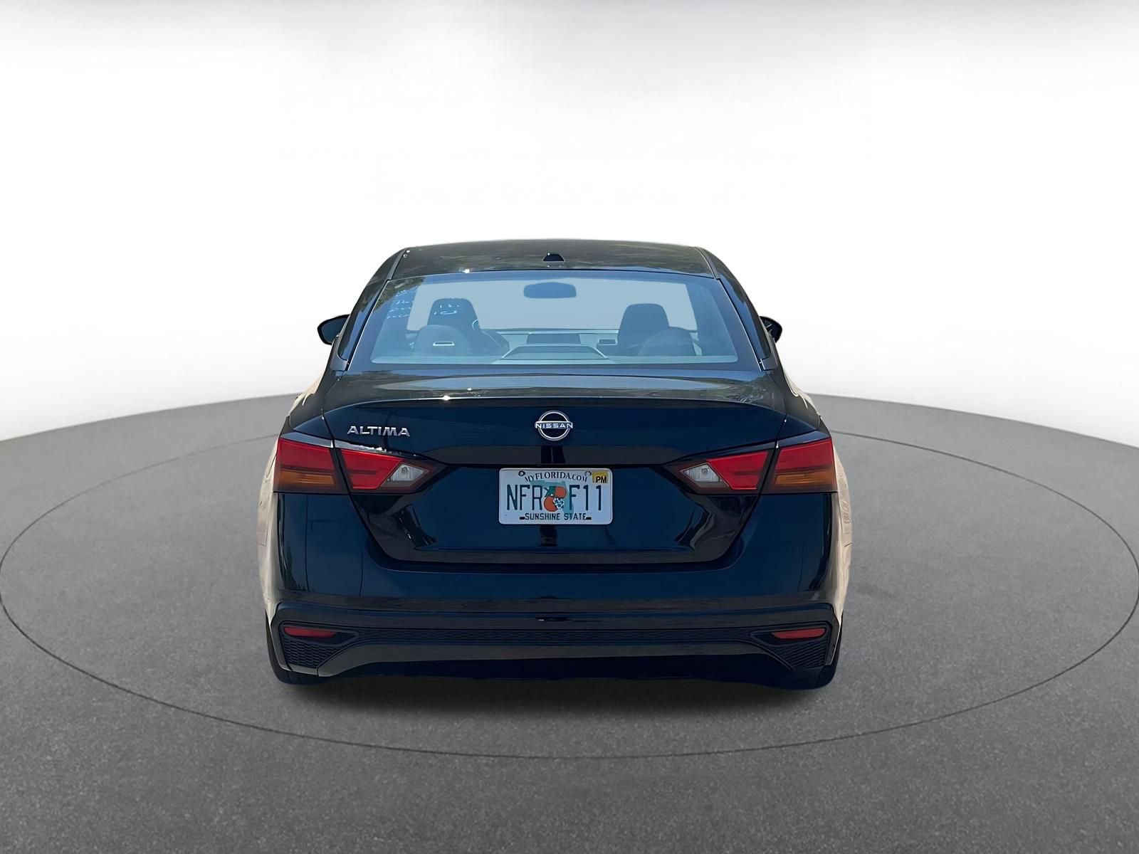 Used 2025 Nissan Altima 2.5 SV FWD image 14