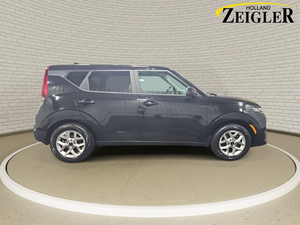 Used 2022 Kia Soul LX w/ Technology Package FWD image 4