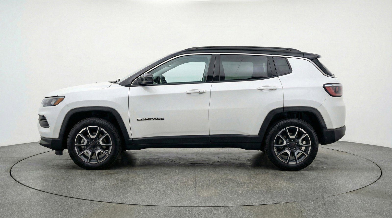 Used 2025 Jeep Compass Trailhawk AWD/4WD image 5