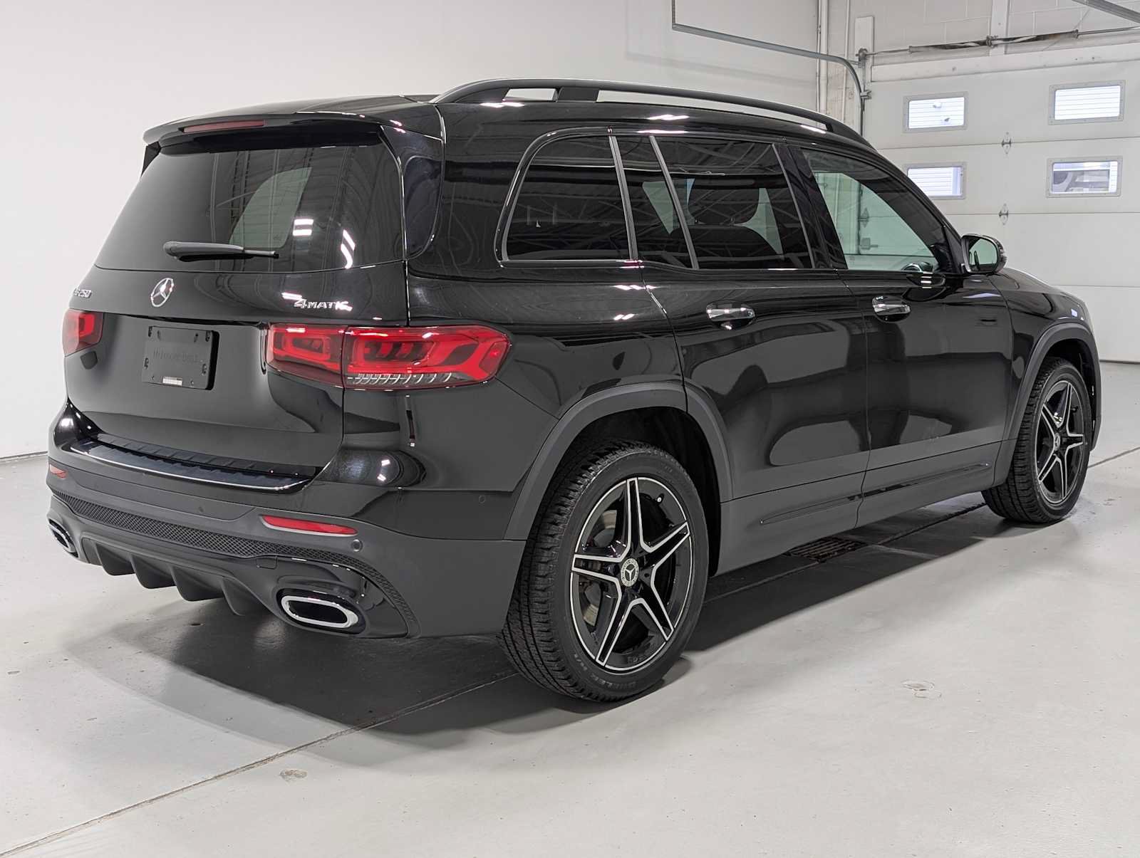 Used 2023 Mercedes-Benz GLB 250 4MATIC image 10