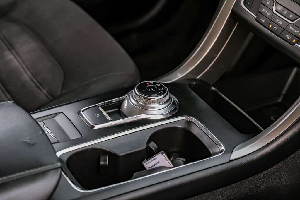 Used 2018 Ford Fusion SE w/ Fusion SE Technology Package FWD image 21