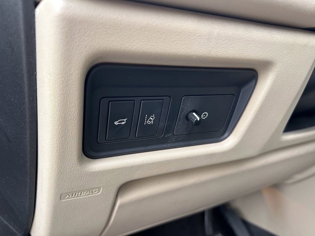 Used 2016 Land Rover Discovery Sport HSE image 11