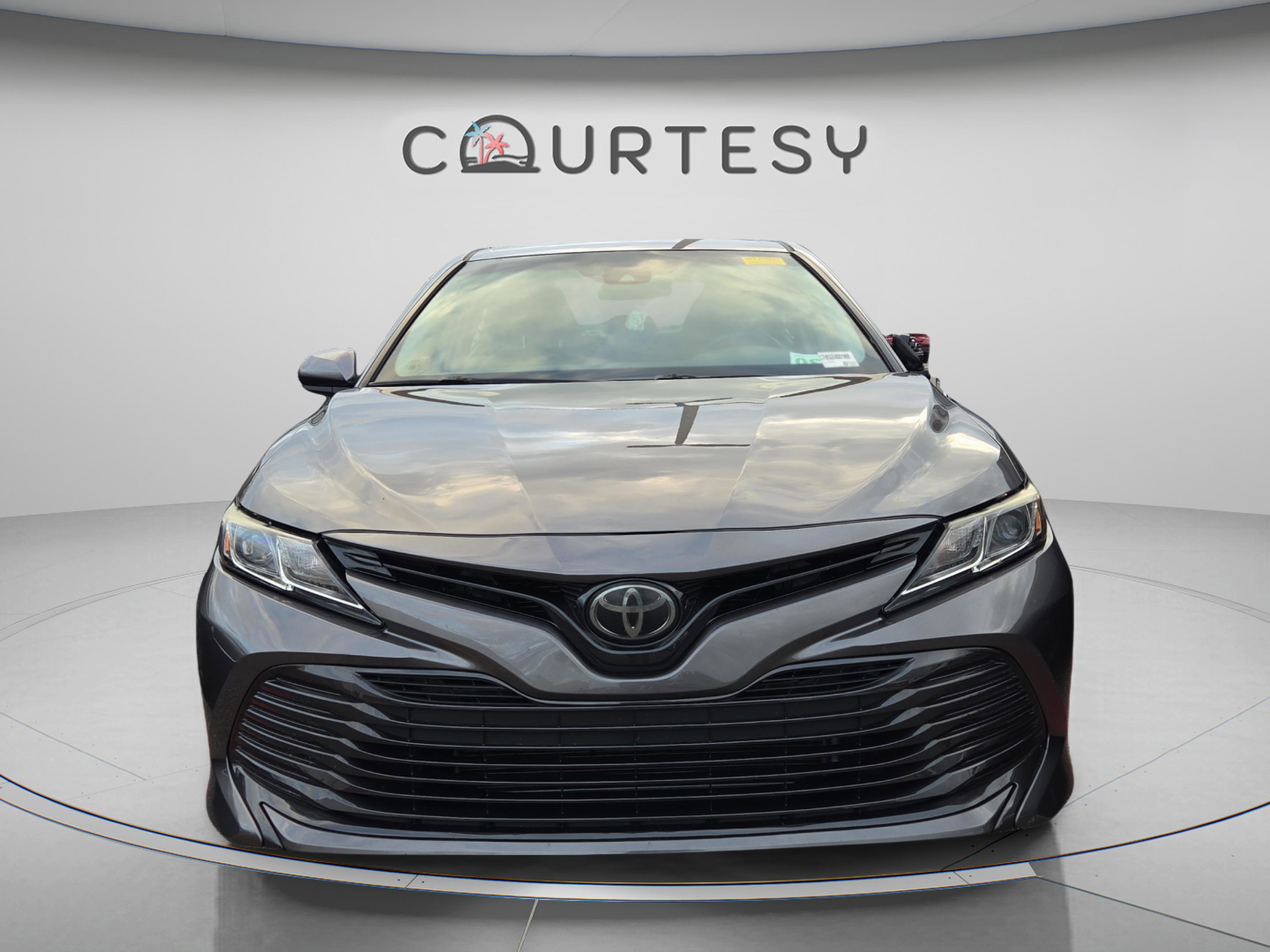 Used 2019 Toyota Camry LE image 4