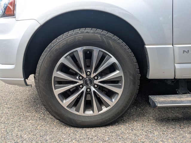 Used 2016 Lincoln Navigator Select AWD/4WD image 18