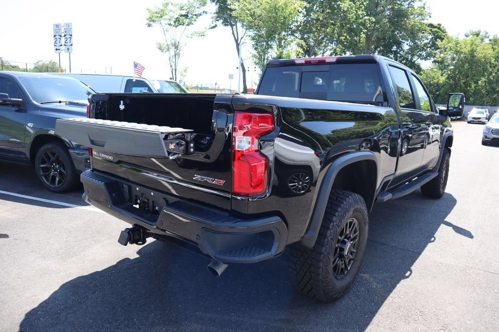 Used 2024 Chevrolet Silverado 2500 ZR2 w/ Technology Package AWD/4WD image 6