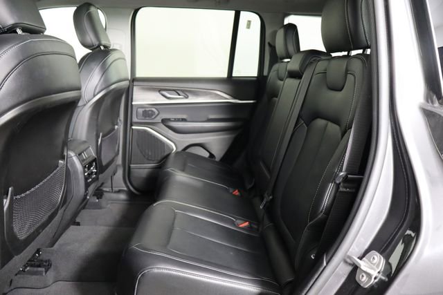 Used 2022 Jeep Grand Cherokee Limited AWD/4WD image 16