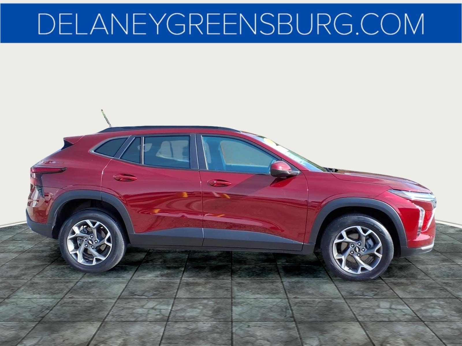 Used 2024 Chevrolet Trax LT w/ LT Convenience Package FWD image 2