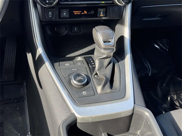 Used 2022 Toyota RAV4 SE w/ SE Grade Weather Package image 18