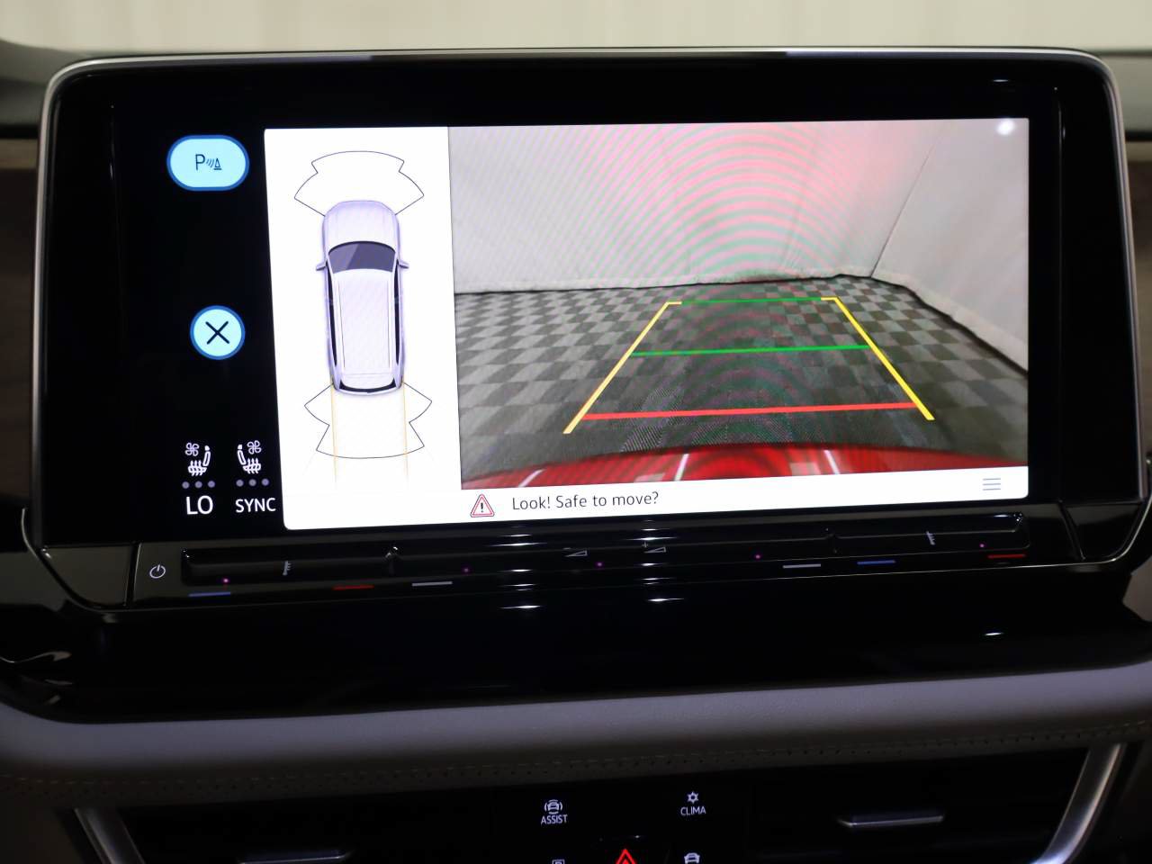 Certified 2024 Volkswagen Atlas SE FWD image 12