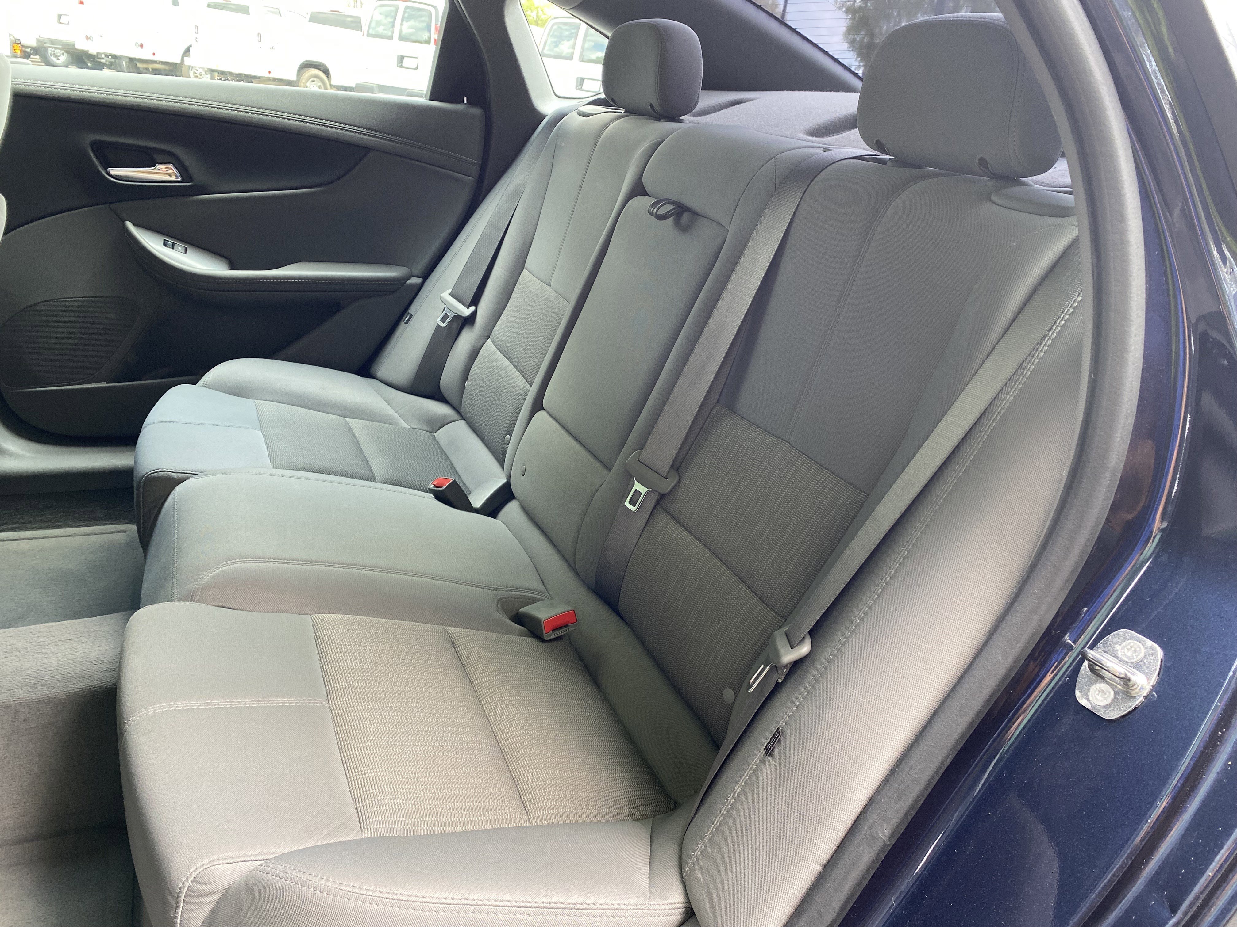 Used 2015 Chevrolet Impala LS w/ LS Convenience Package image 32