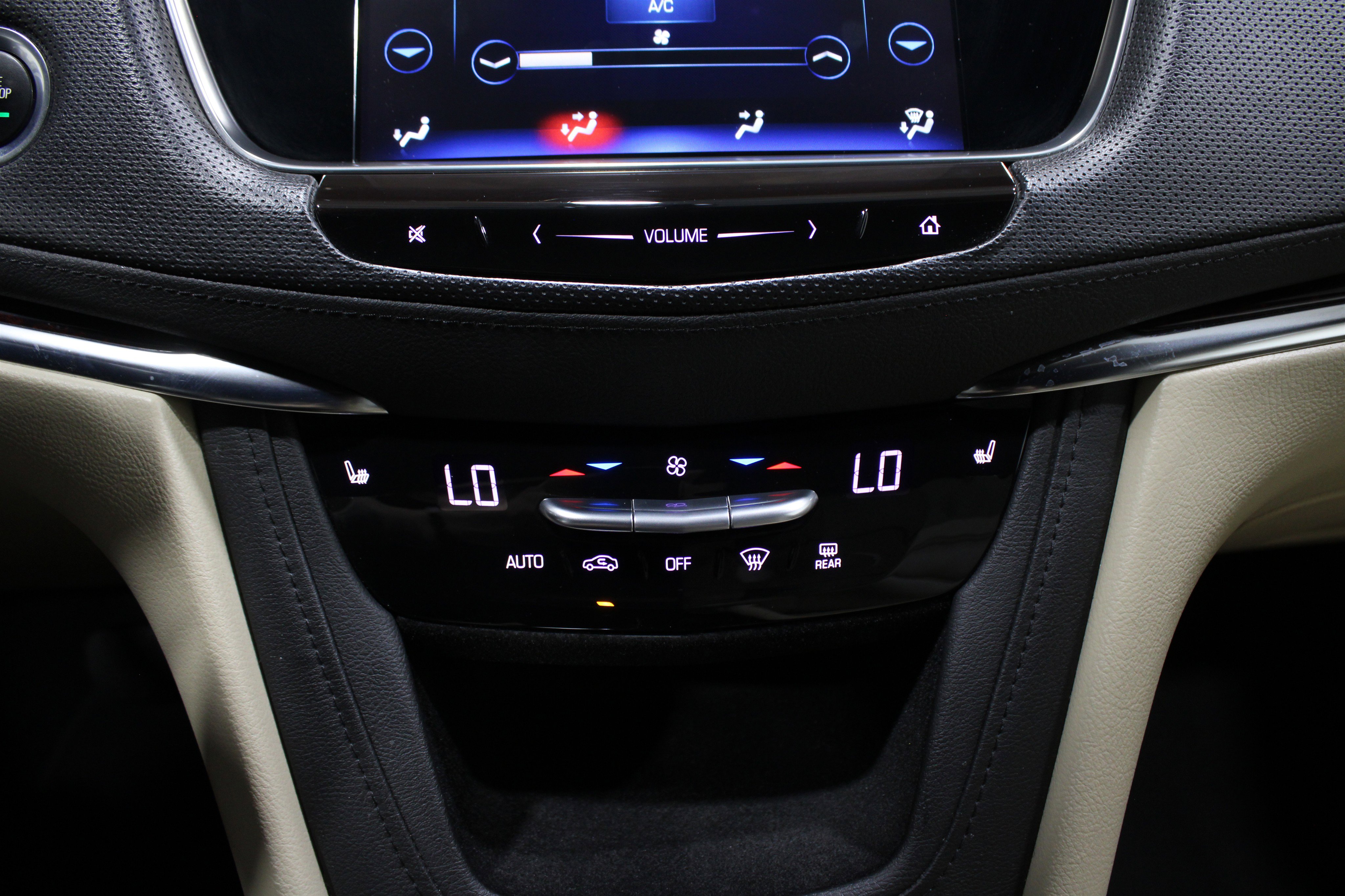 Used 2017 Cadillac XT5 Luxury w/ Driver Awareness Package image 23