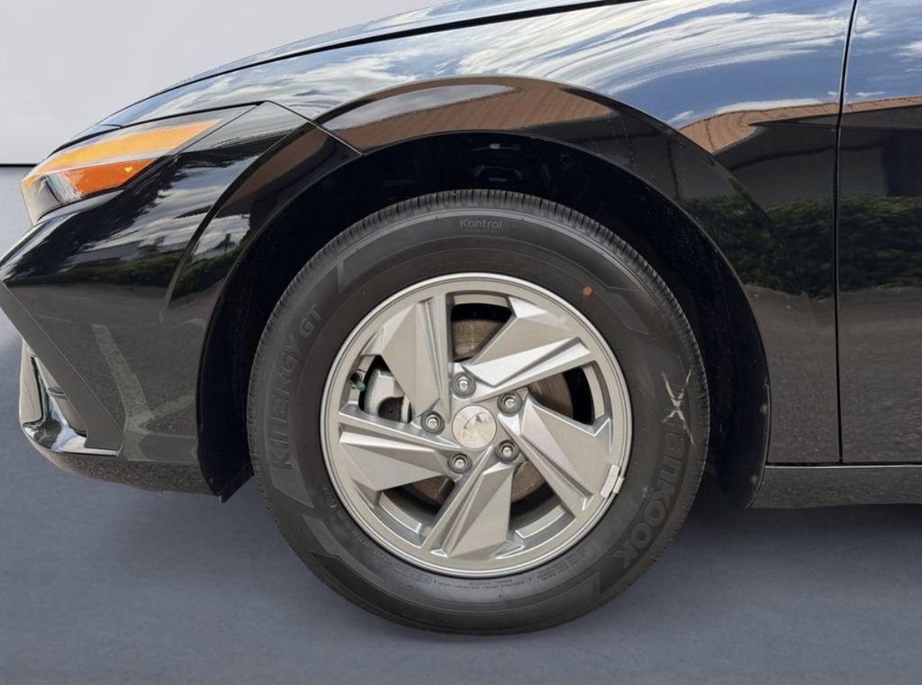 New 2026 Hyundai Elantra SE FWD image 9