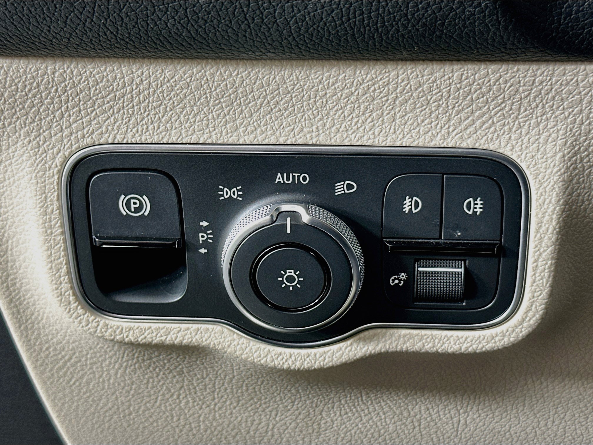 Used 2023 Mercedes-Benz GLB 250 4MATIC image 17