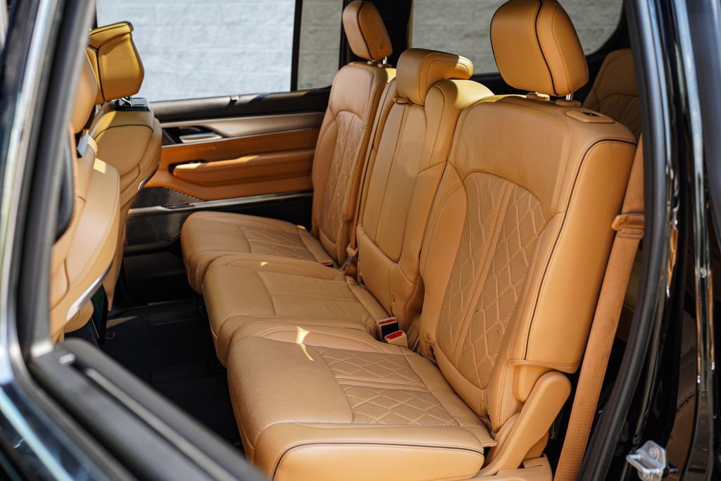 Used 2023 Jeep Grand Wagoneer Series III image 23