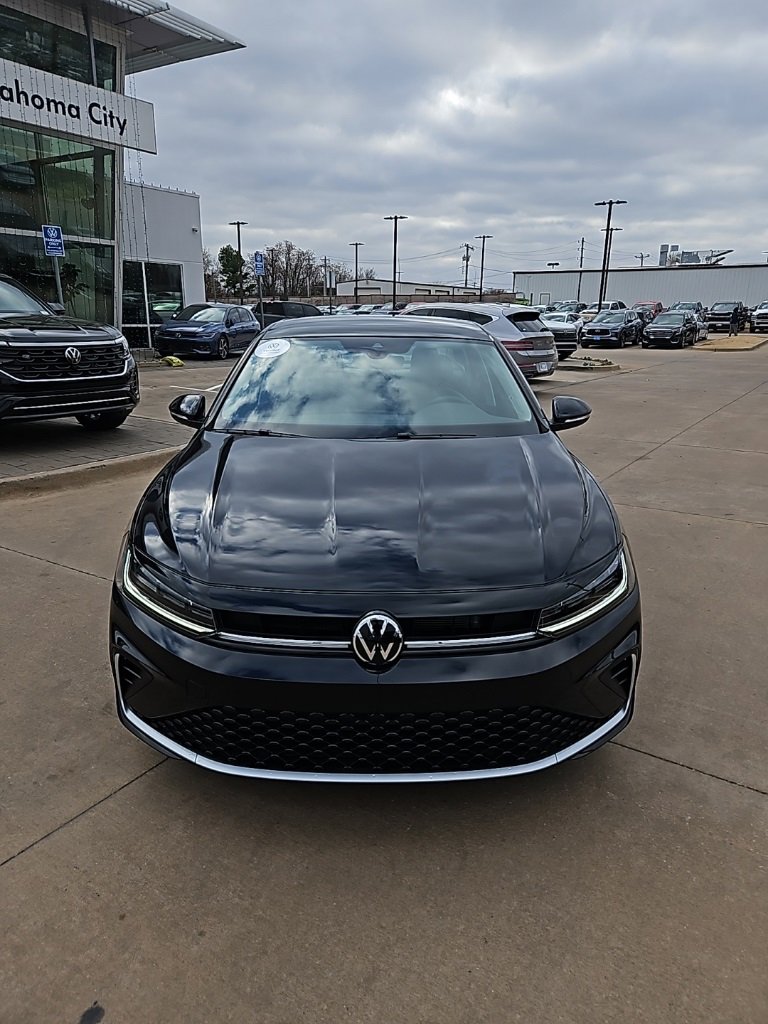 Used 2025 Volkswagen Jetta SEL image 2