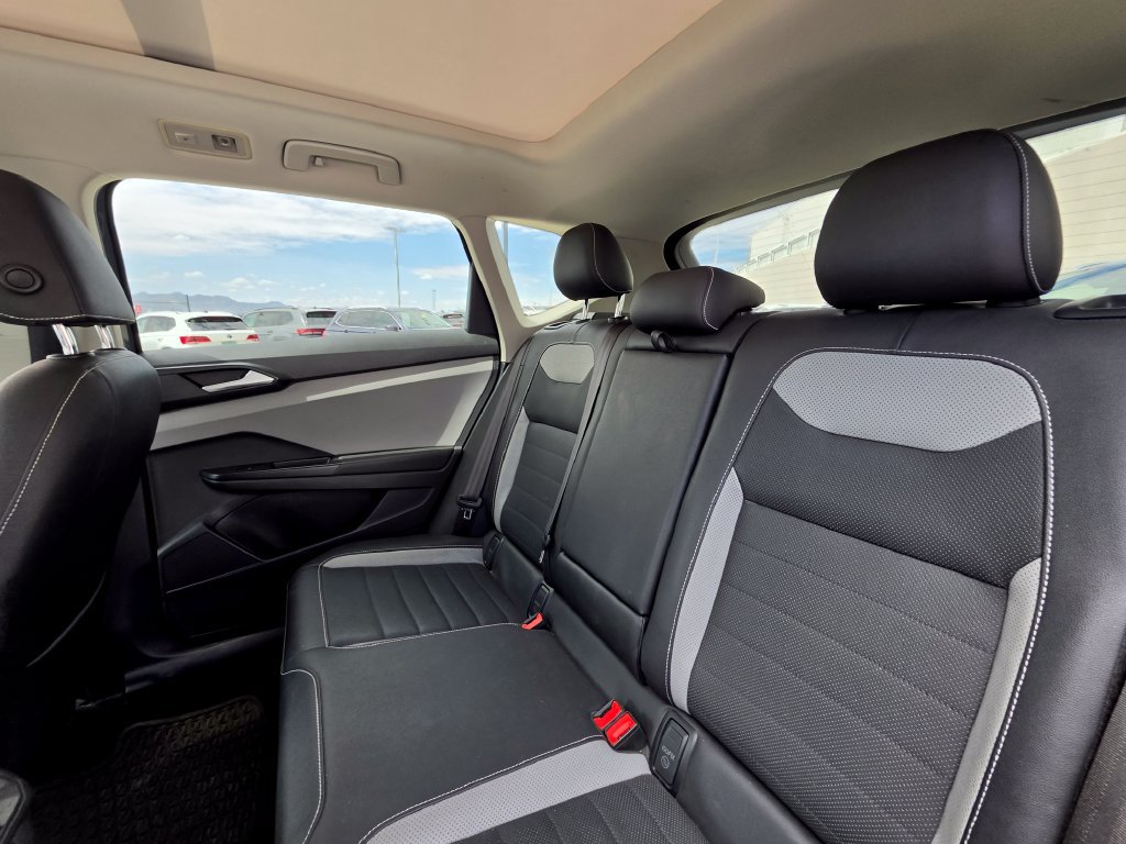 Used 2022 Volkswagen Taos SEL w/ Panoramic Sunroof Package FWD image 19
