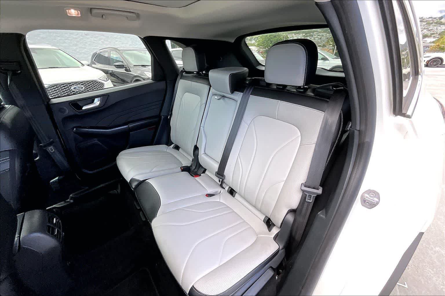 Used 2025 Ford Escape SE w/ PHEV Premium Package FWD image 29