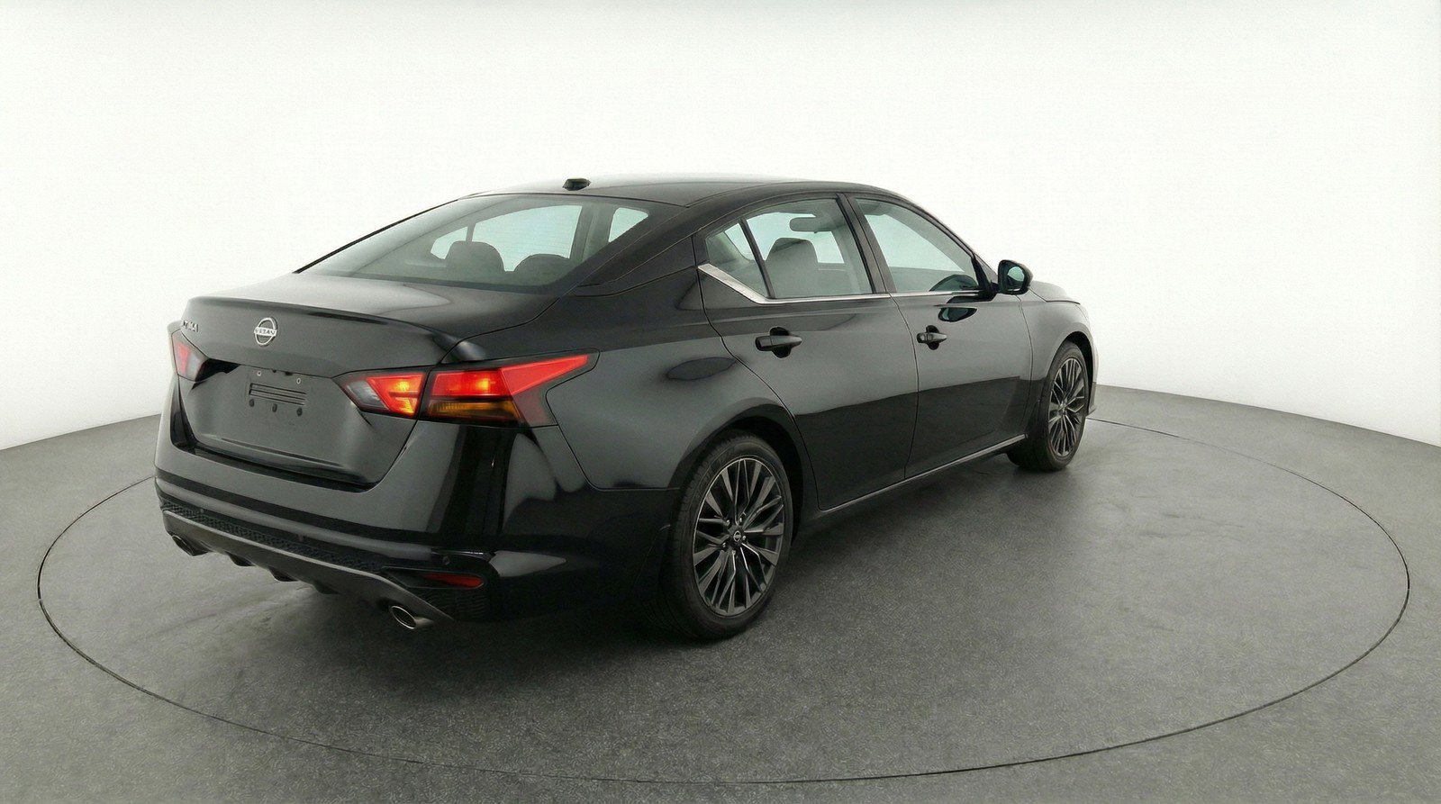 Used 2025 Nissan Altima 2.5 SV FWD image 9
