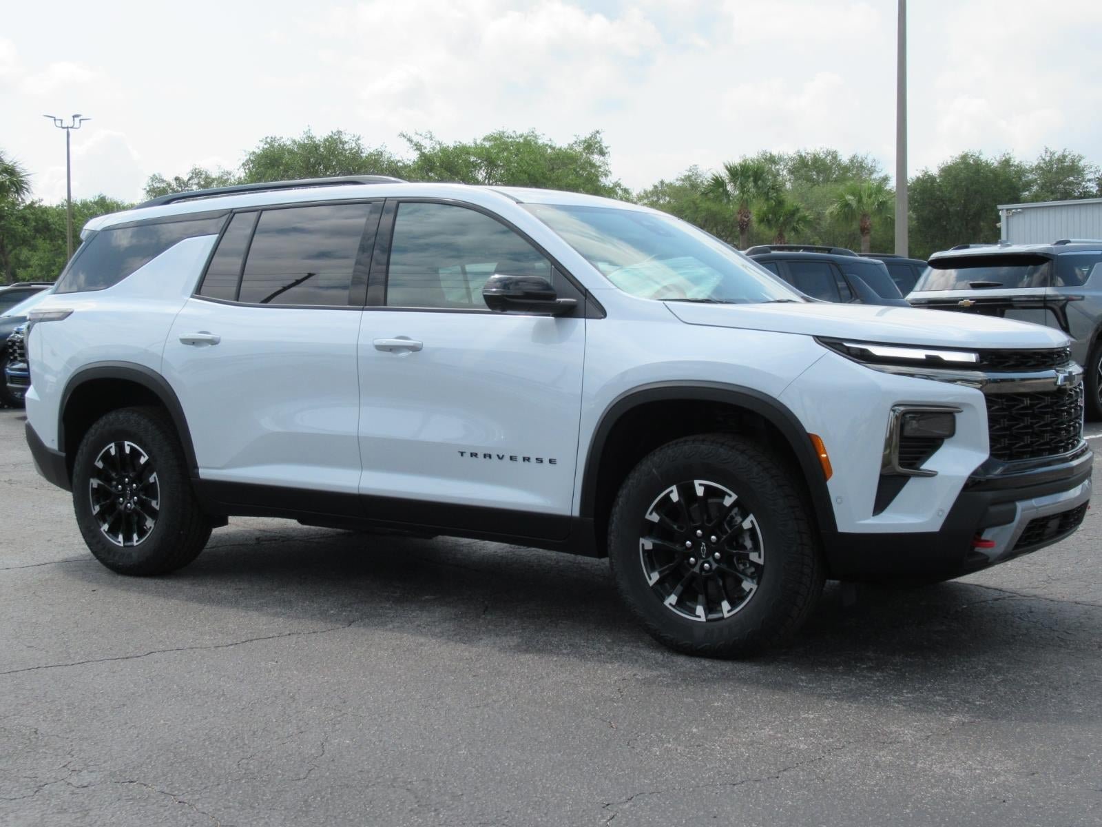 New 2026 Chevrolet Traverse Z71 w/ Enhanced Driving Package AWD/4WD image 3