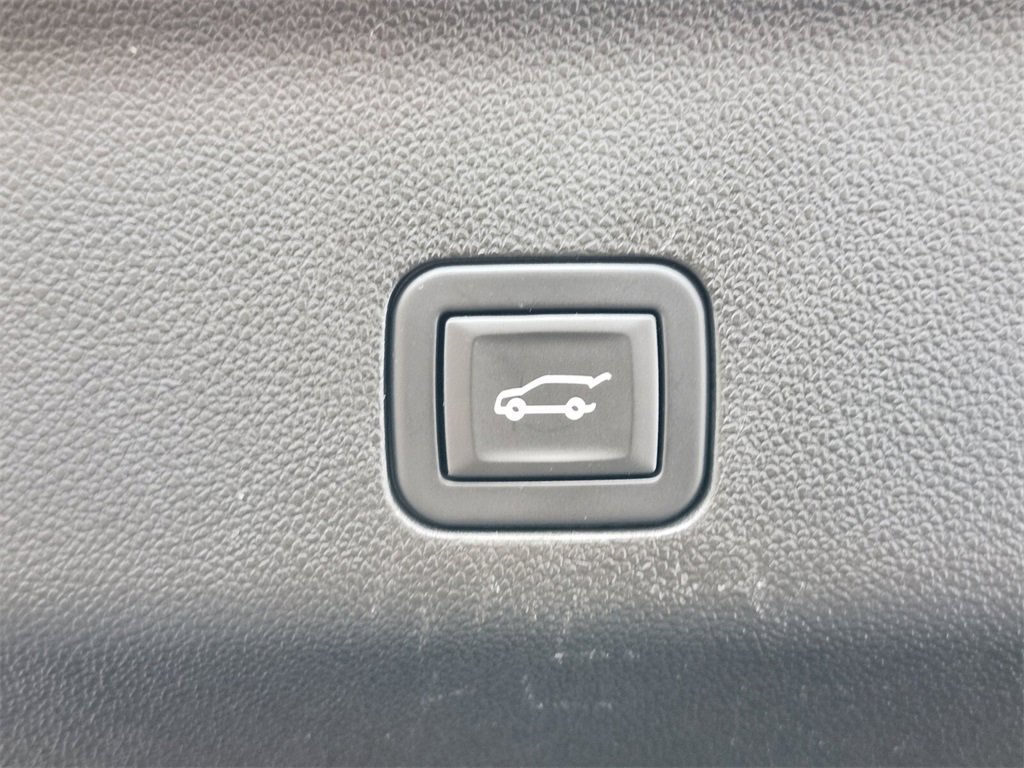 Used 2023 GMC Yukon Denali Ultimate image 34