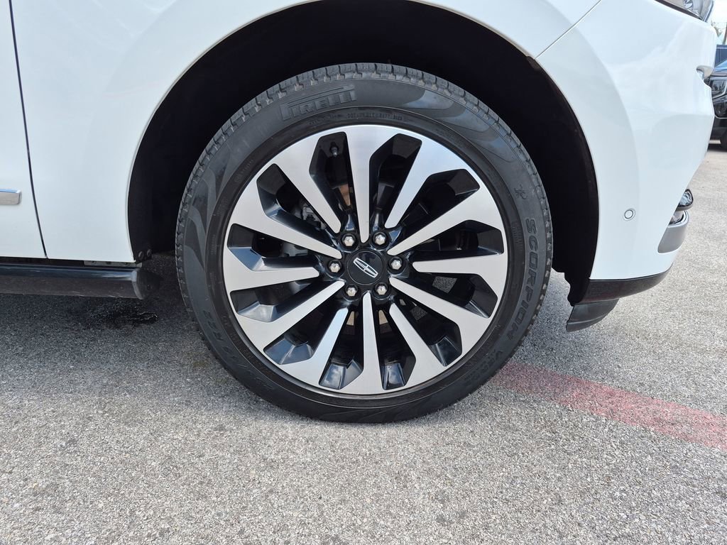 Used 2023 Lincoln Navigator Reserve AWD/4WD image 15