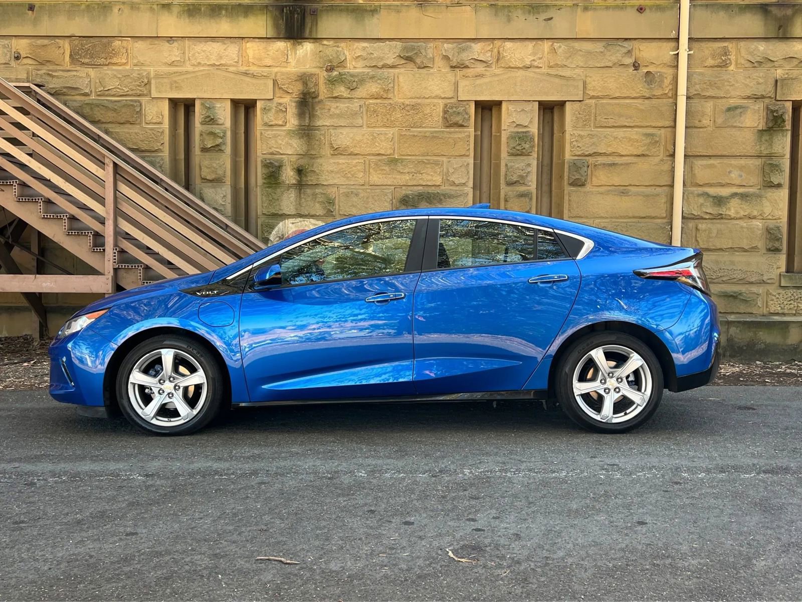 Used 2017 Chevrolet Volt LT w/ Comfort Package image 6