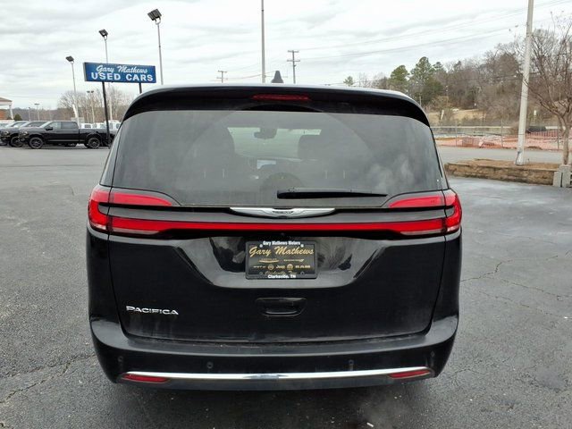 Used 2024 Chrysler Pacifica Touring-L image 17