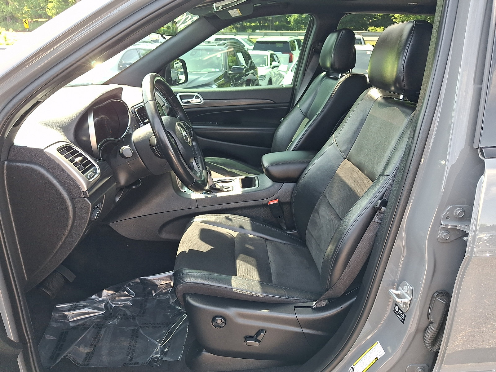 Used 2021 Jeep Grand Cherokee Laredo X AWD/4WD image 14