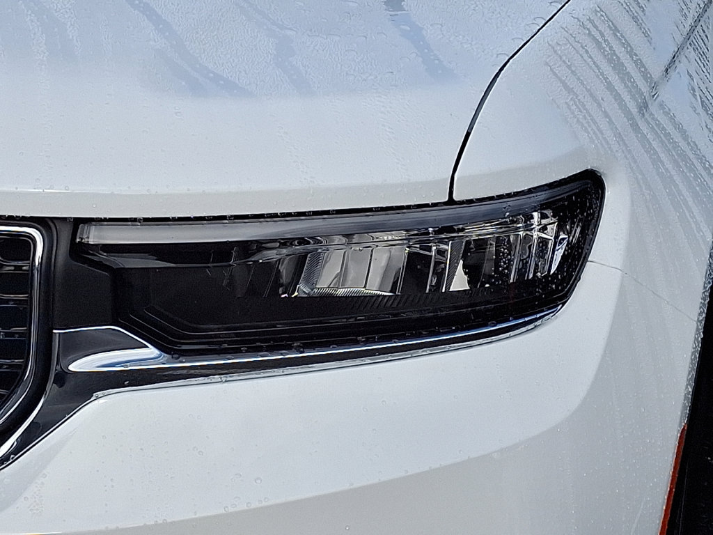 New 2025 Jeep Grand Cherokee Laredo X w/ Luxury Tech Group I image 4