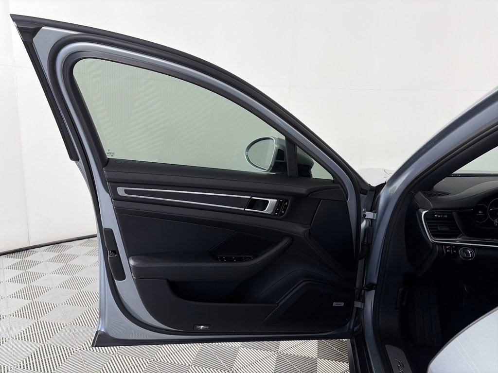 Used 2019 Porsche Panamera image 10