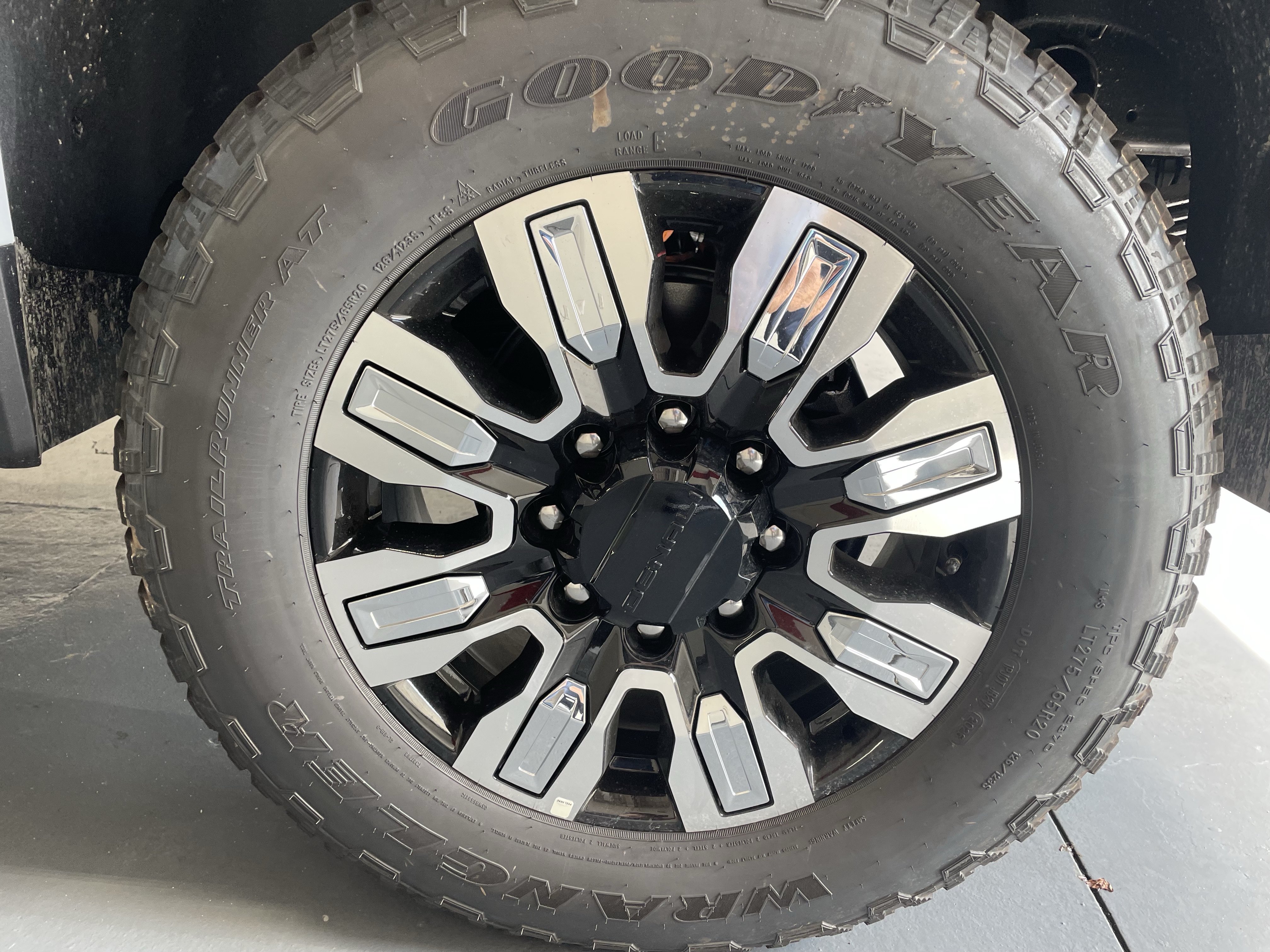 New 2026 GMC Sierra 2500 Denali w/ Denali Reserve Package AWD/4WD image 7