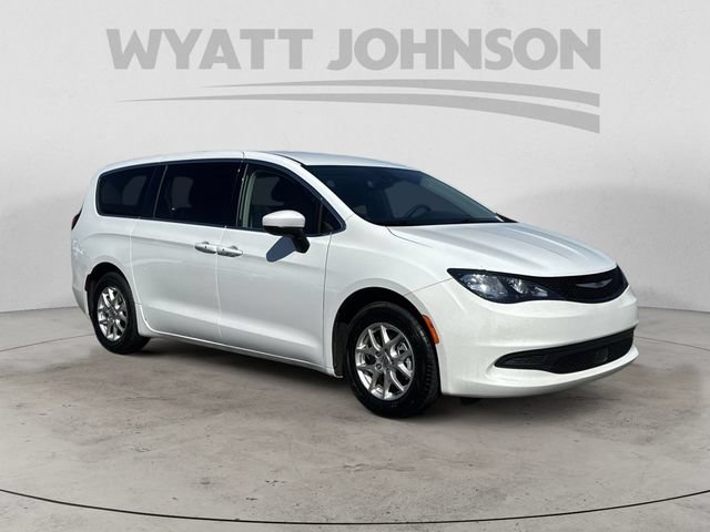 Used 2023 Chrysler Voyager LX FWD image 7