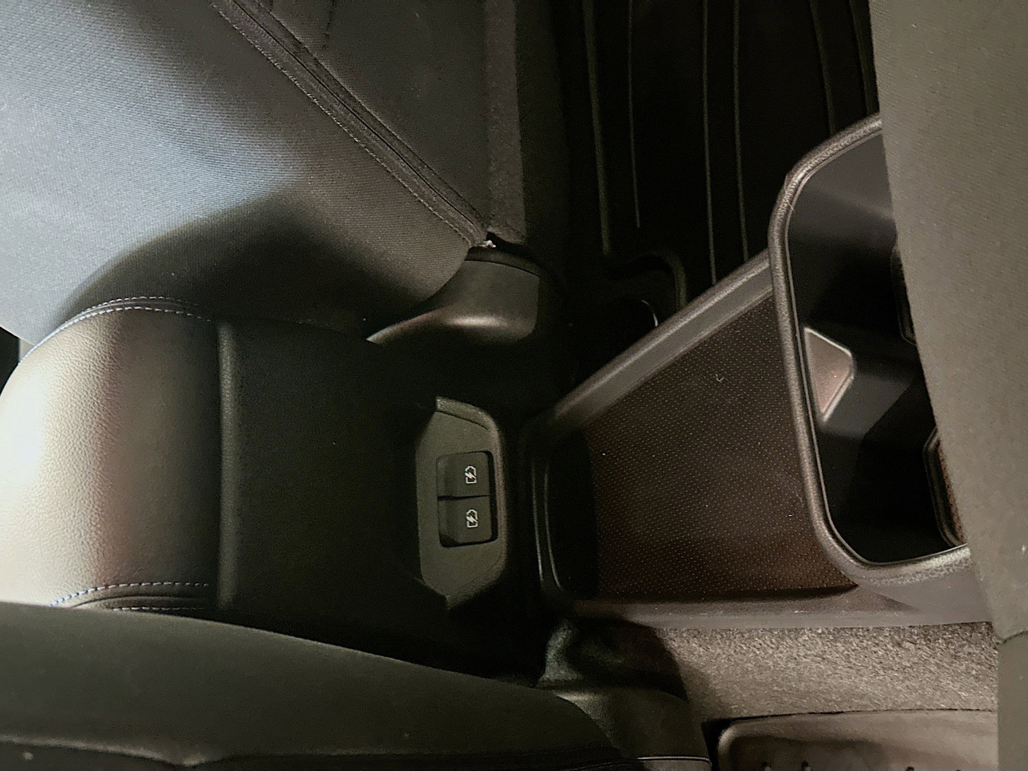 Used 2025 Nissan Leaf S image 27