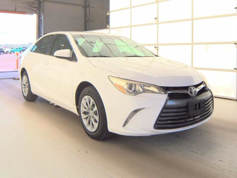 Used 2015 Toyota Camry LE FWD image 2
