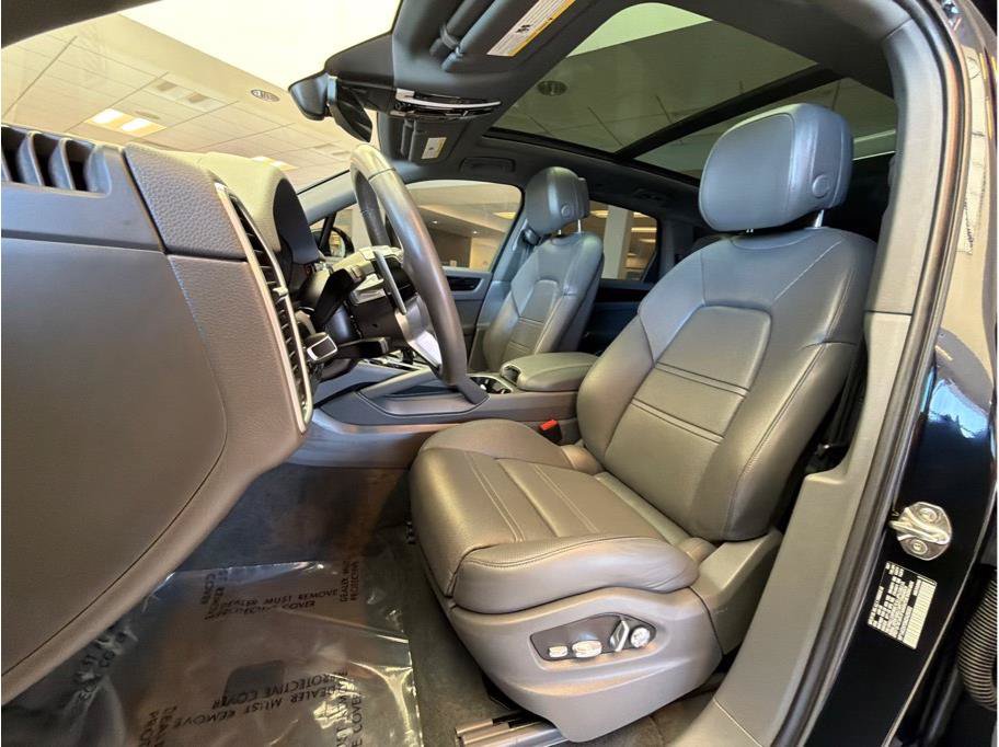 Used 2021 Porsche Cayenne E-Hybrid AWD/4WD image 12