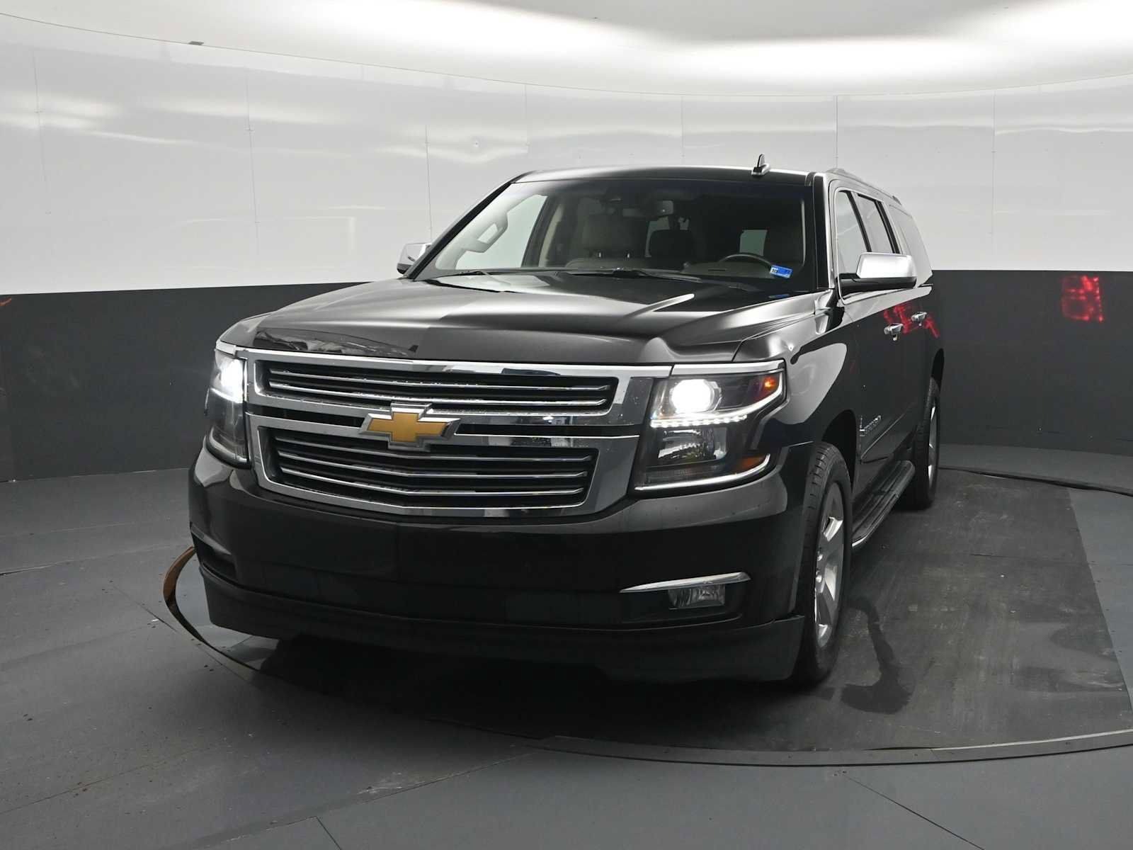 Used 2019 Chevrolet Suburban Premier AWD/4WD image 5