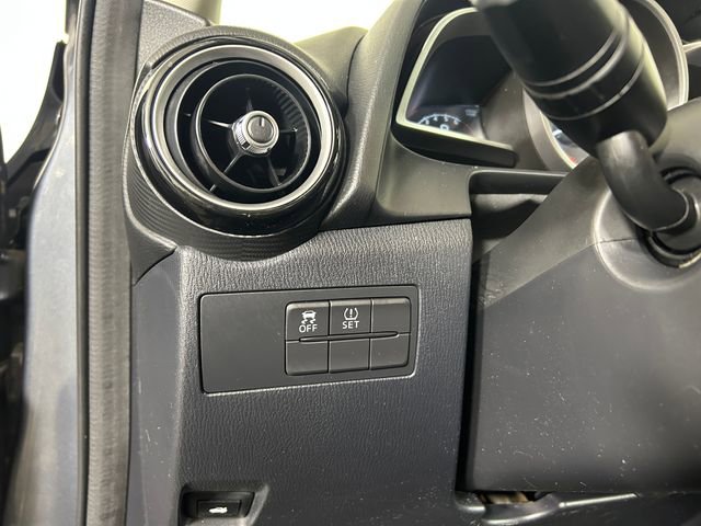 Used 2019 Toyota Yaris L image 19