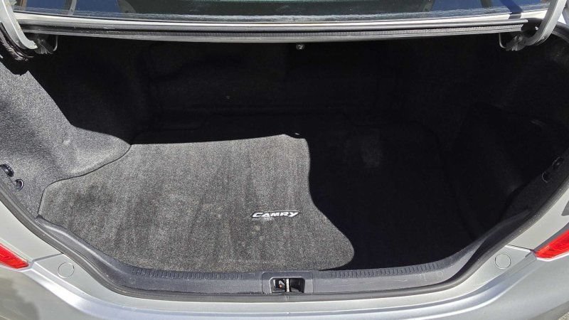 Used 2012 Toyota Camry XLE w/ Leather Pkg FWD image 35