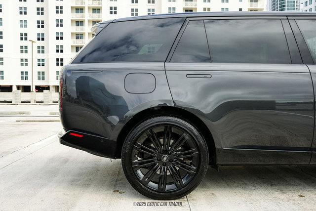 Used 2025 Land Rover Range Rover Long Wheelbase SE image 10