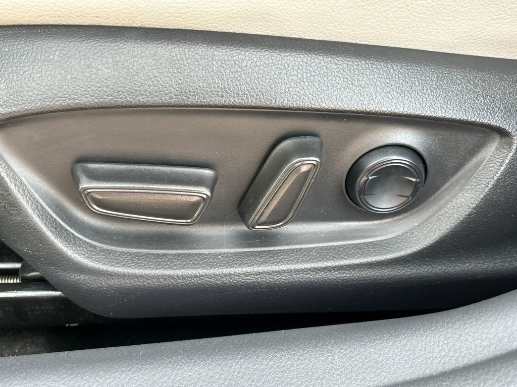 Used 2022 Toyota Camry SE image 17