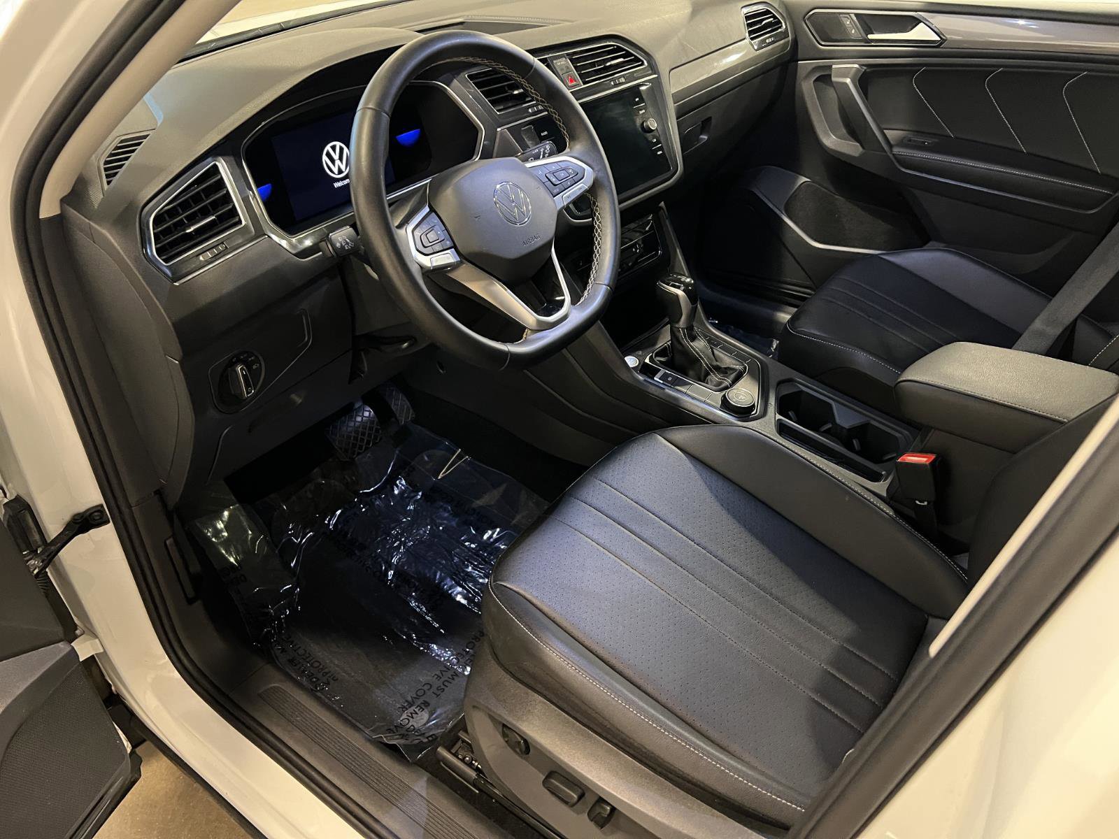 Used 2023 Volkswagen Tiguan SE image 10