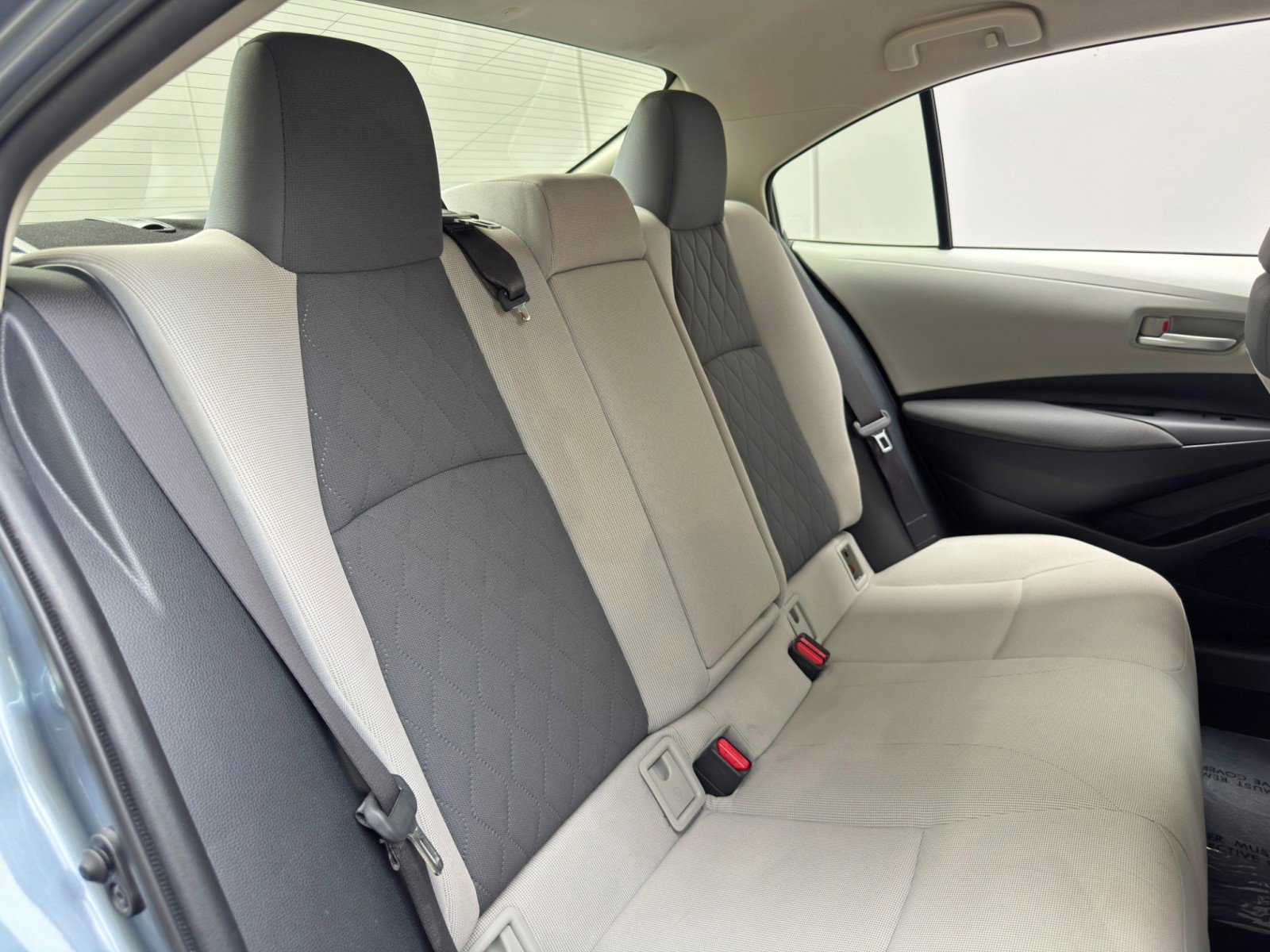 Used 2020 Toyota Corolla LE FWD image 34
