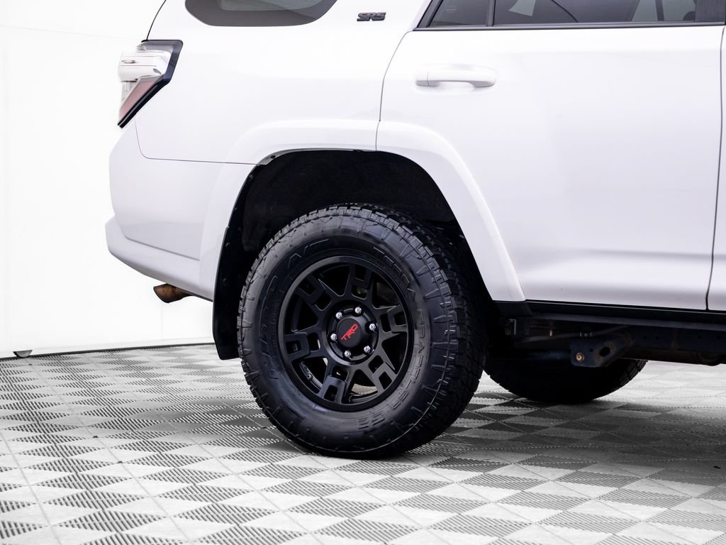 Used 2019 Toyota 4Runner SR5 AWD/4WD image 33
