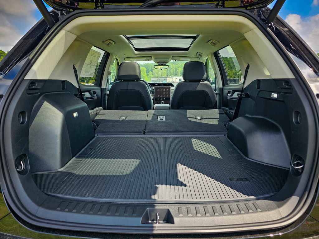 New 2026 GMC Terrain Denali w/ LPO, Floor Liner Package AWD/4WD image 38