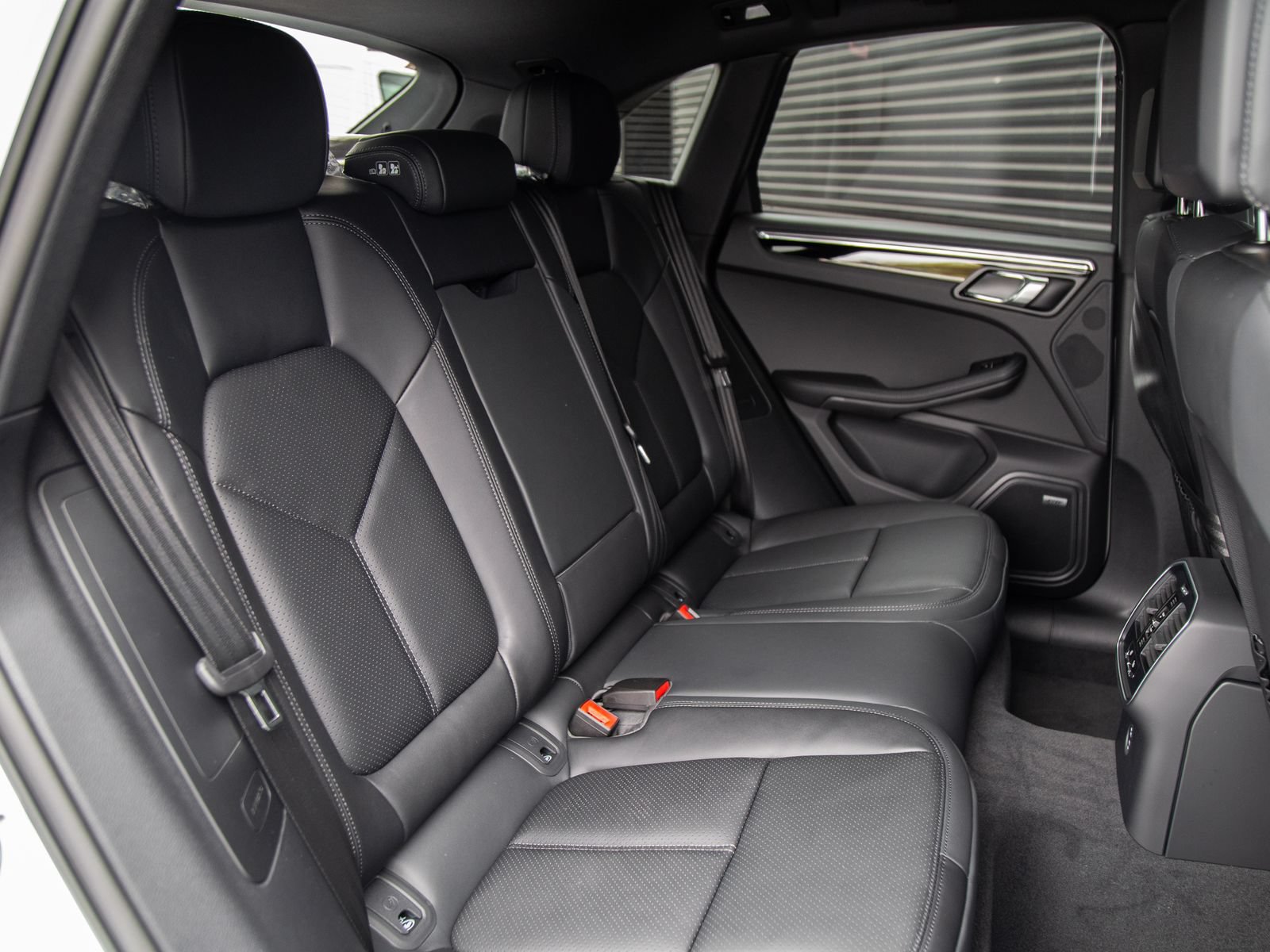 New 2026 Porsche Macan AWD/4WD image 25